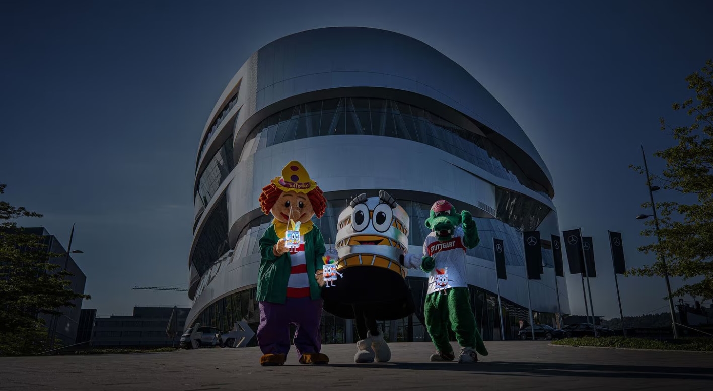 Mascots from the Mercedes-Benz Museum and VfB Stuttgart with lanterns.